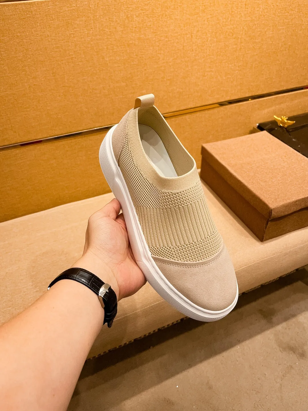 Men's shoes💰 400💰🔥【Dior】🔥Men's high-end brand of shoes official website 1:1 latest masterpiece: the upper is made of Italian imported first-layer cowhide with a comfortable and breathable lining➕original non-slip and wear-resistant outsole🔥, making walking more convenient and comfortable! An exclusive new model, a stunning work, a beautiful 1:1 replica [color] compared to the official quality! Create a fashionable personality to set off your uniqueness! A must-have for trendy men! Classic 🔥Size: 38-44 Color: 🔥 3⃣️colors available🔥